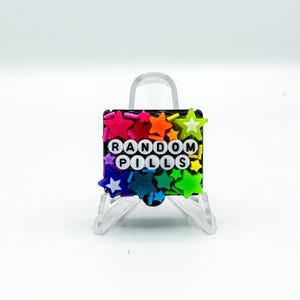 Regenbogen &#39;Random Pills&#39; Pill Organizer: Lustige sarkastische verblendete Pillendose