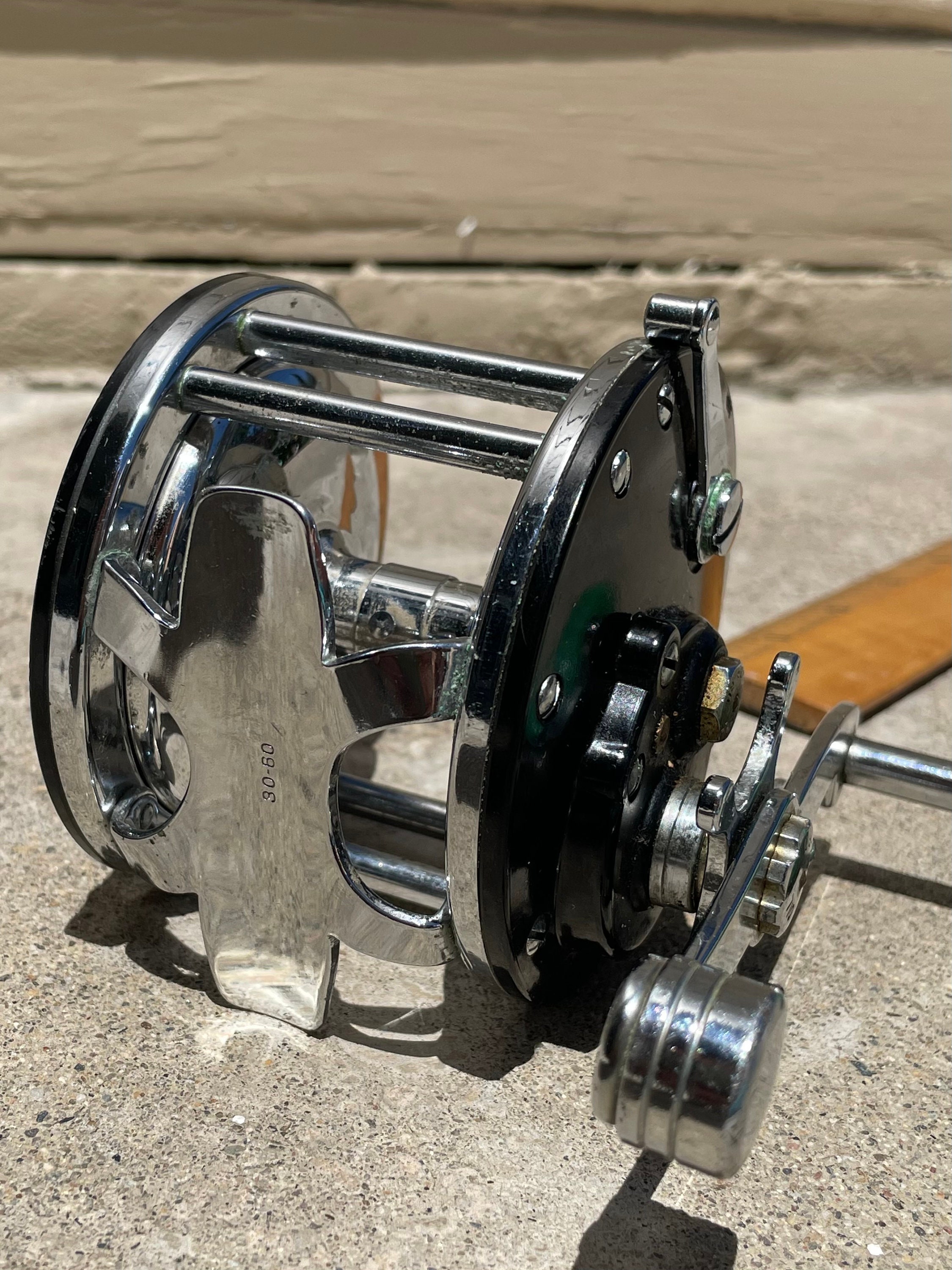Moulinet de pêche ancien Penn Long Beach 60
