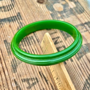 Vintage Art Deco Bakelite Translucent Green Bangle Bracelet