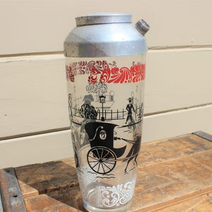 Vintage 1950&#39;s Cocktail Shaker Victorian Print
