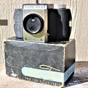 Vintage 1950&#39;s Foto-Flex Duel Lens Camera w/ Box