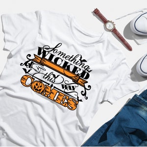 Something Wicked Women&#39;s Halloween Shirt