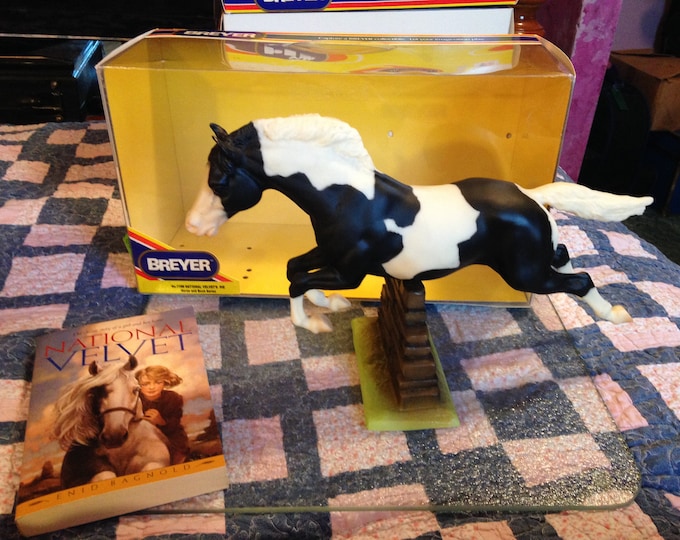 Breyer Model Horse National Velvet's Pie With Paperback Book National