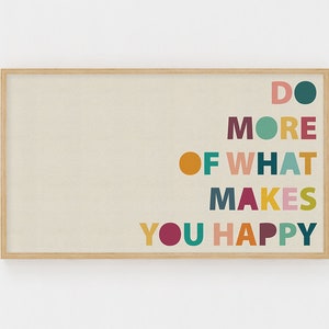 Puede incluir: Una impresión enmarcada con el texto "Haz más de lo que te hace feliz" en letras de colores sobre un fondo beige.