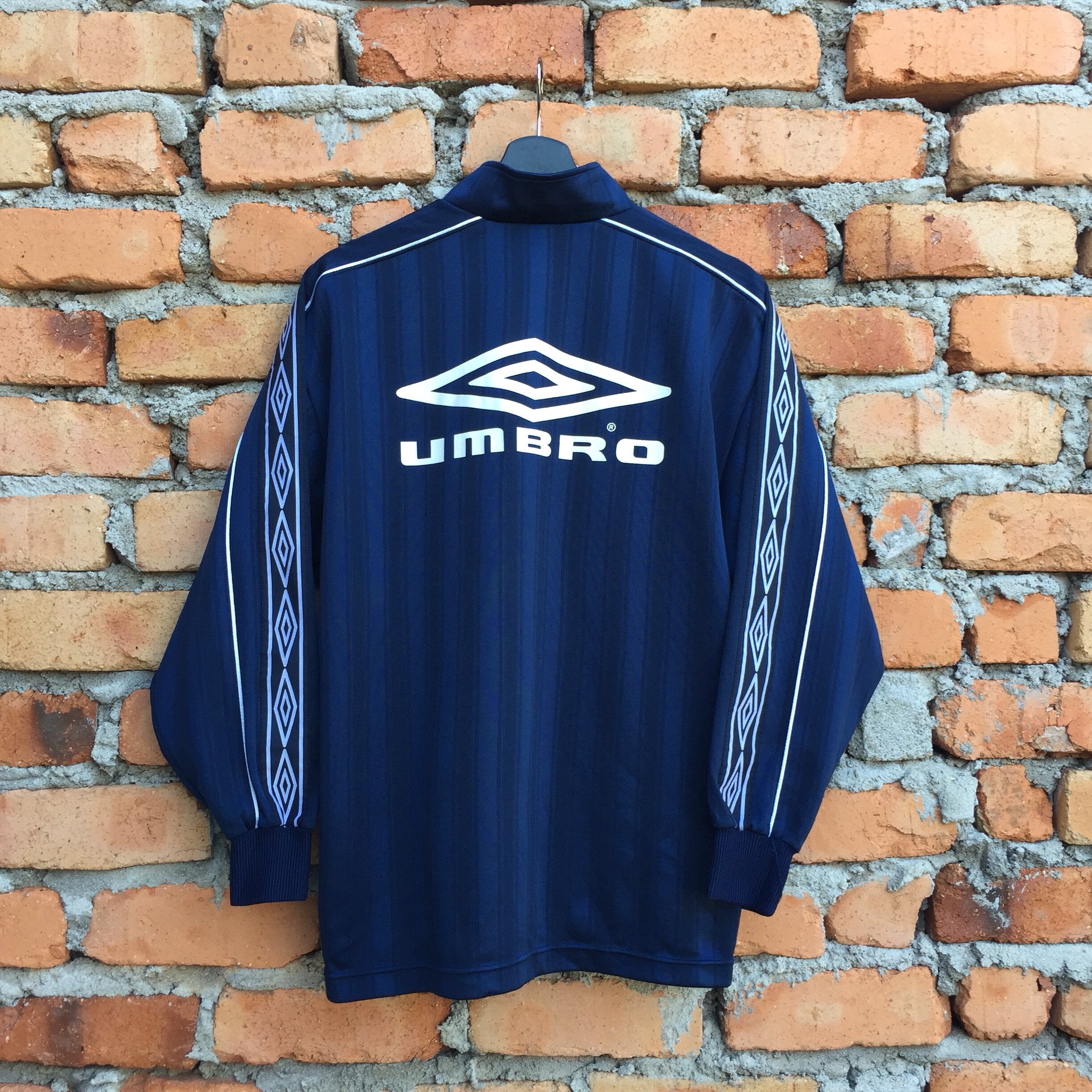 UMBRO vintage avec gros logo et côté bande logo formation Etsy
