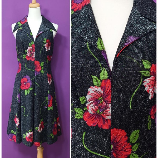vintage années 1970 Lurex Floral Black Dress Sans manches Rouge et Violet Fleur Vert Argent Fit et Flare Big Collar Taille Moyenne Made in Germany