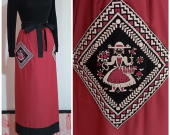 Jupe longue portefeuille vintage des années 1970 Couleur rouge Motif traditionnel d'Europe de l'Est Broderie Taille libre Fabriqué au Japon