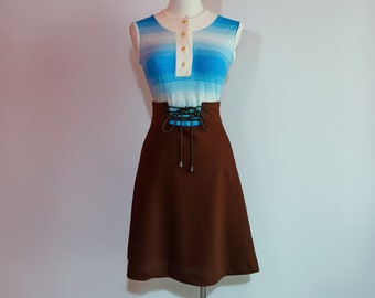 Vintage des années 1960 à lacets jupe trapèze marron taille haute 25" tour de taille réglable longueur au genou Mod Hippie glam petite taille fabriqué au Japon
