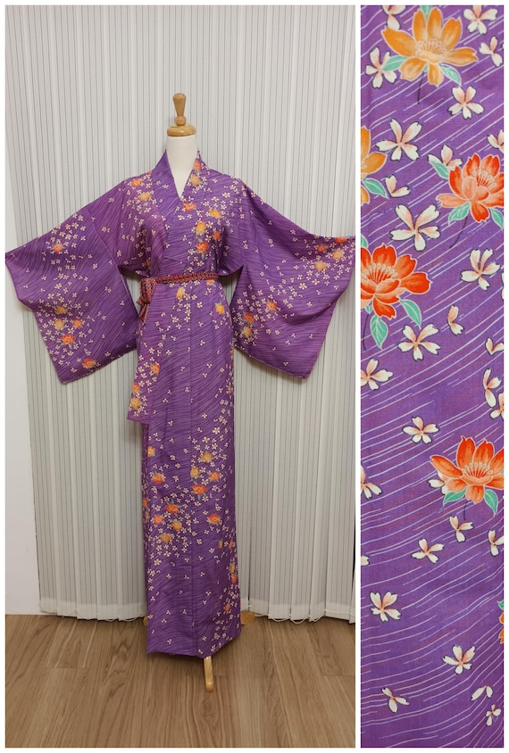 Vintage 1970s Lavender Purple Kimono Orange and Wh