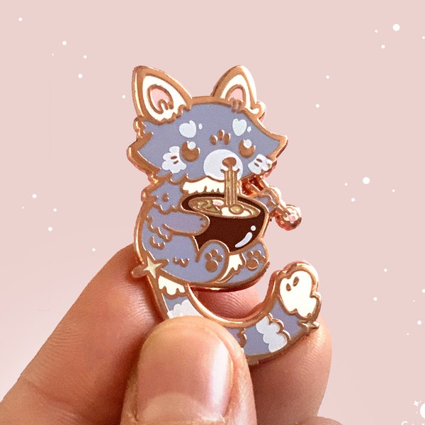 Pins de panda roux ( violet) avec son bol de nouilles japonaises  || badge émaillé rose doré d'animal