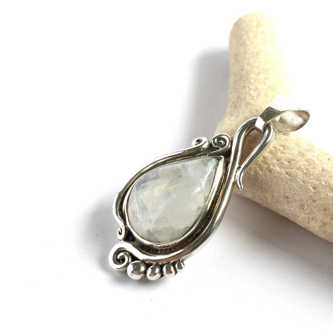 Sterling silver moonstone pendant Clearance