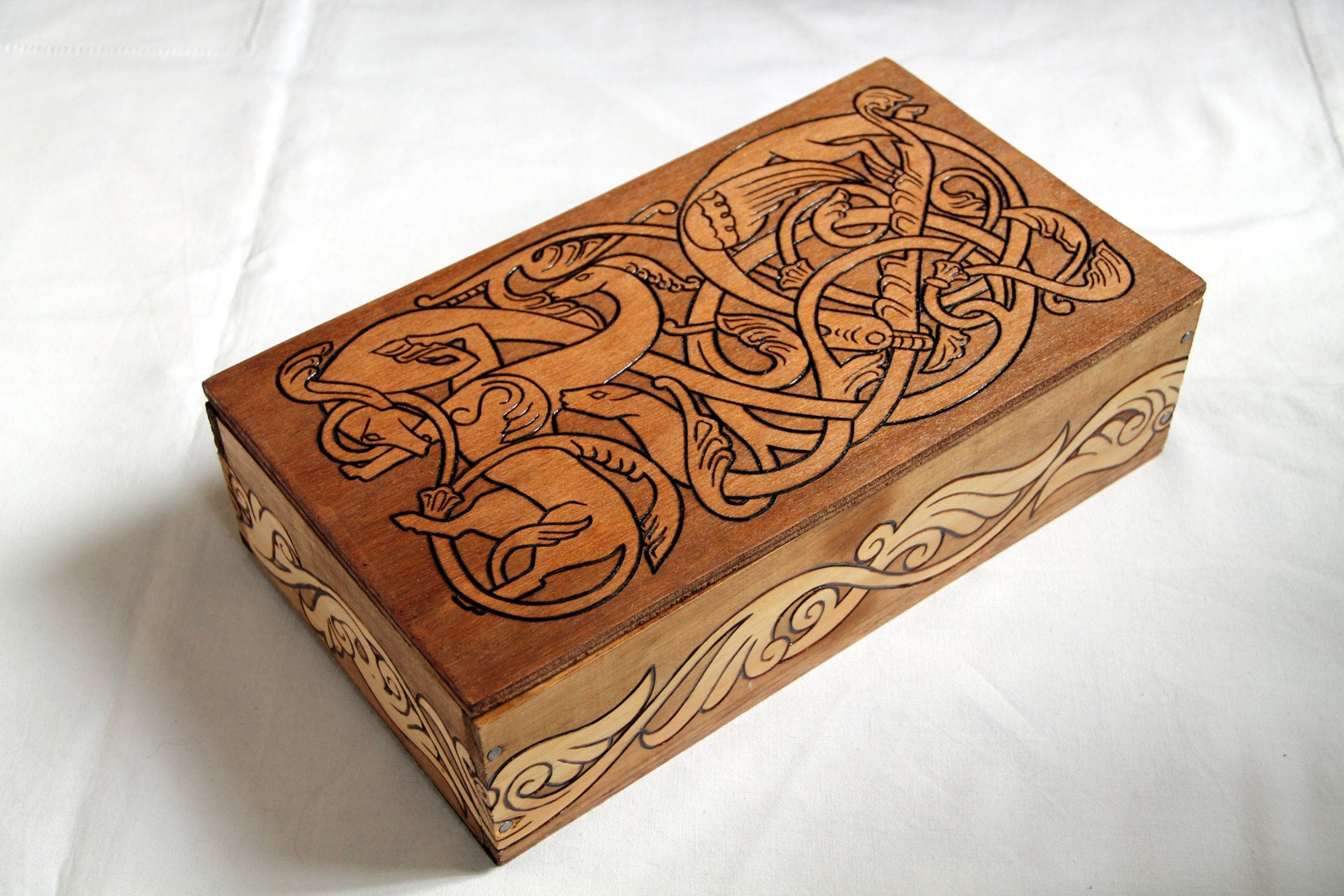 Boite en Bois Vintage Gravée de Motifs Vikings