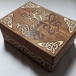 Boite en bois gravé, coffret viking, motif celtique, Yggdrasil, arbre de vie et entrelacs, boite à bijoux, scandinave, noeuds celtes