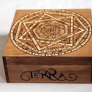 Wooden storage box, carved with magic and alchemic pattern, like the heptagram of John Dee image 4