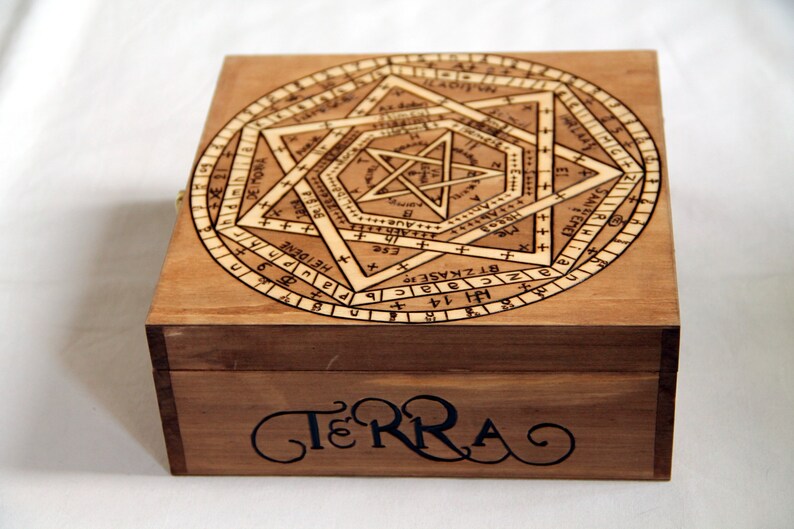 Wooden storage box, carved with magic and alchemic pattern, like the heptagram of John Dee image 4