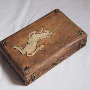 Coffret vintage en bois licorne