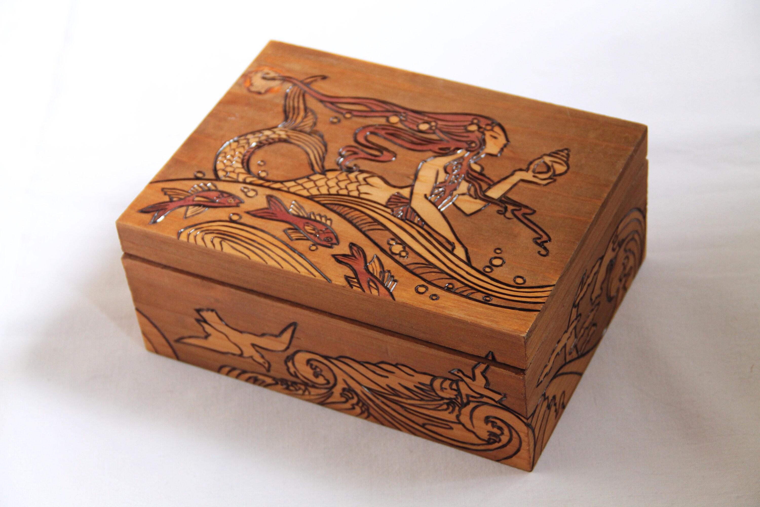 Boite Vintage en Bois Gravé de Sirènes Dans Le Style Art Nouveau