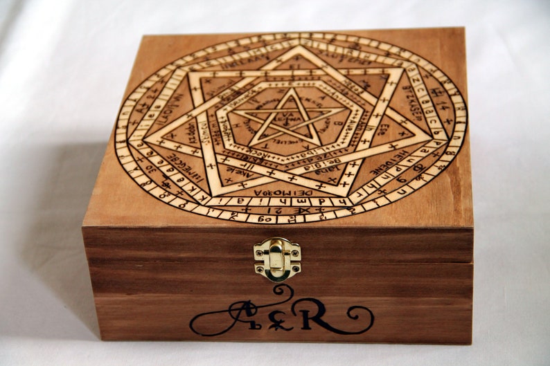 Wooden storage box, carved with magic and alchemic pattern, like the heptagram of John Dee image 3