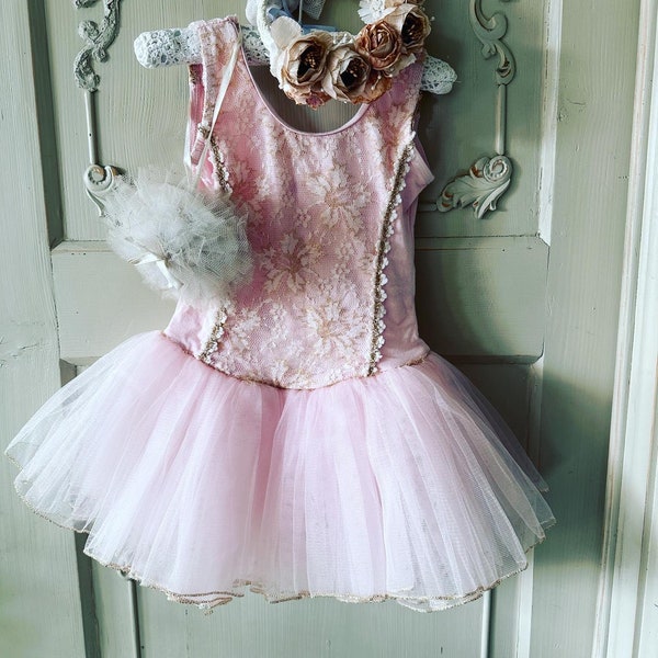 Little vintage romantic tutu with an old little bag and flowercrown