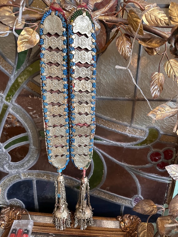 Antieke bijzondere sieraden uit India. een paar, aan een riem