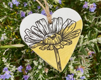 Daisy Clay Ornament | Daisy Decoration | Illustration | Hand Drawn | Flower | Spring | Easter | Mother's Day | Valentine's Day | Gift