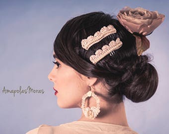 Par de Peinetas Tejidas a mano "Maria Elisa" hilo de seda y perlas. Peinados Flamencos. Bodas