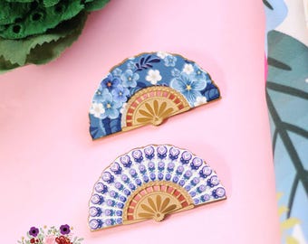 Spanish metal brooch in the shape of a fan with a printed design. Spanish Dance, Flamenco, Ballerina Gift