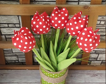 Ramo de tulipanes de tela con lunares rojos y flores de algodón que no se decoloran.