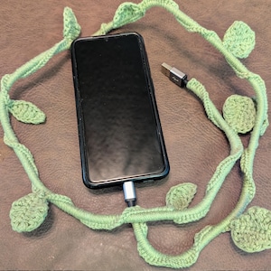 Cache-câble de charge fait main au crochet avec feuille de vigne, compatible USB-C et Lightning, protecteur de câble inspiré de la nature pour USB-C et Lightning