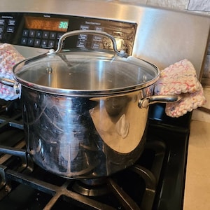  1 Pair Short Neoprene Mini Oven Mitts, Heat Resistant- Little Oven  Gloves Pot Holder for Kitchen Cooking - Non-Slip Grip, Hanging Loop, Cotton  Trivet for Kitchen Cooking - (Black) : Home