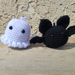Crochet Ghost and Bat Car Charm | Halloween Rearview Mirror Hanger | Spooky Cute Car Decor | Kawaii Ghost Ornament | Halloween Gift
