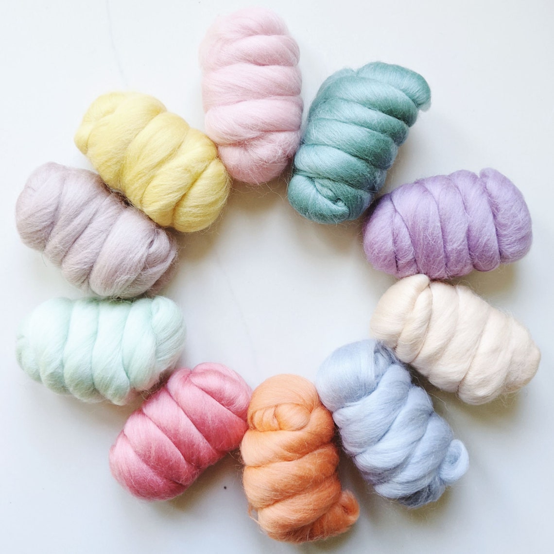 4.4 Lb On Sale Wool Roving Roll Un-dyed White Wool Top Fiber