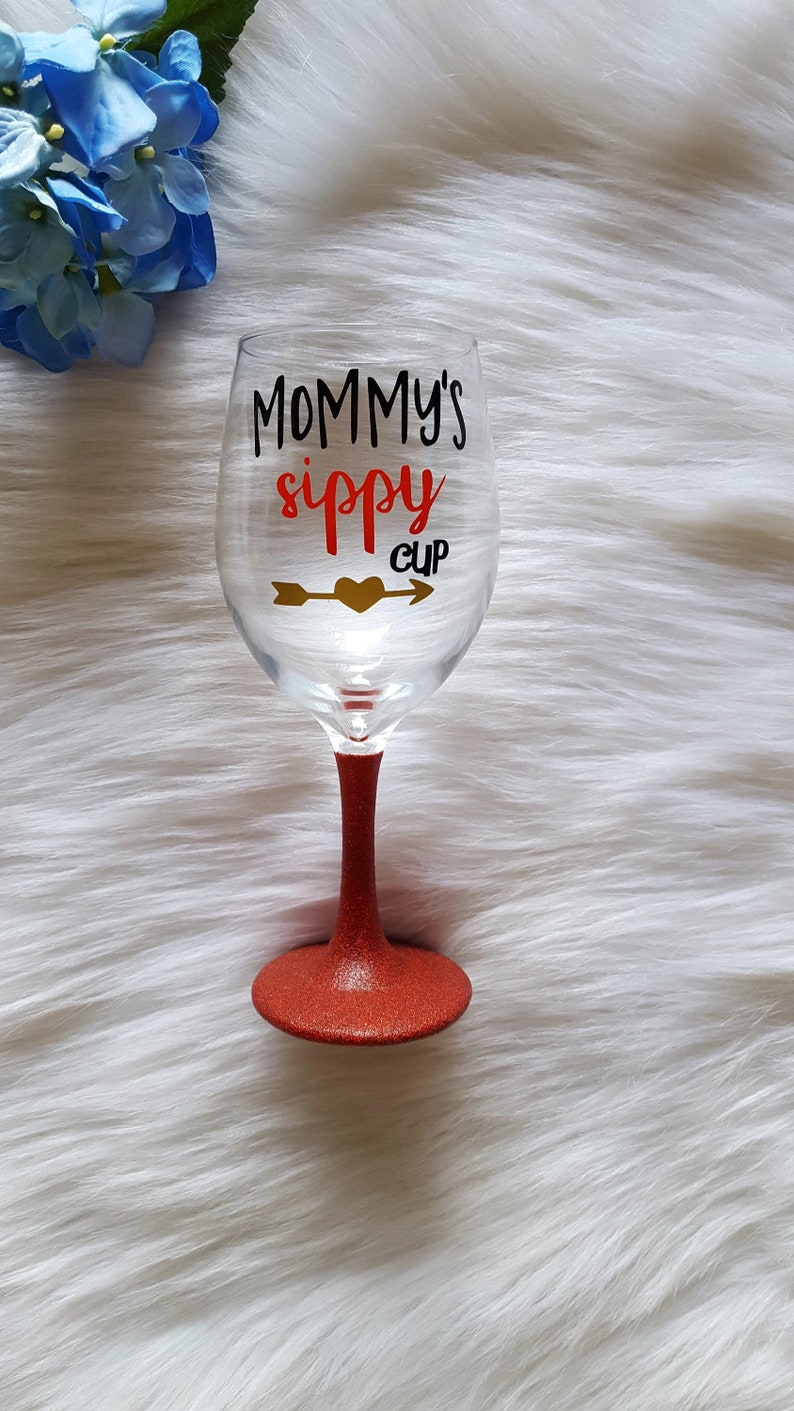 Mommy's Sippy Cup Glitter Wine Glass // Mom Gift // Etsy