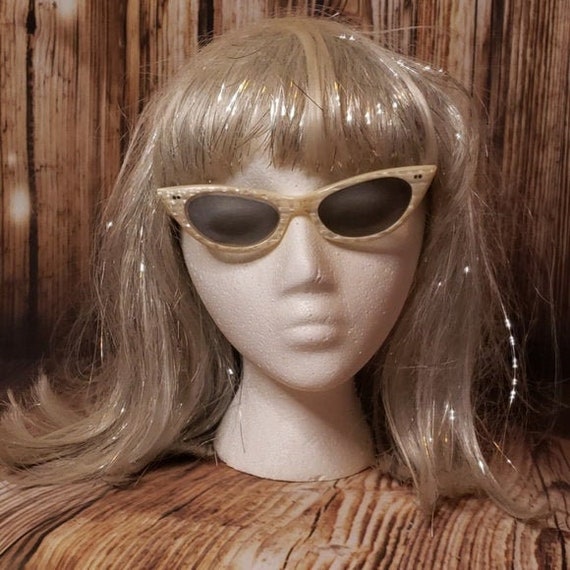vintage 1950's pearlescent cat eye sunnies