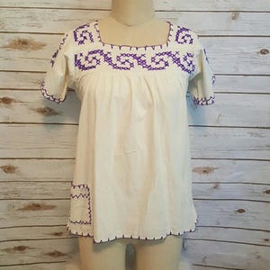 Jahrgang, 1960, Bauer Bluse w / lila Garn Stickerei, Medium