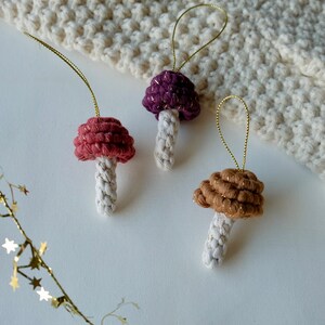 Ornement de champignons macramé, Ornement de champignons, Décor de champignons, Décoration de vacances de chalet, Idée cadeau pour butineur, cadeau de champignons