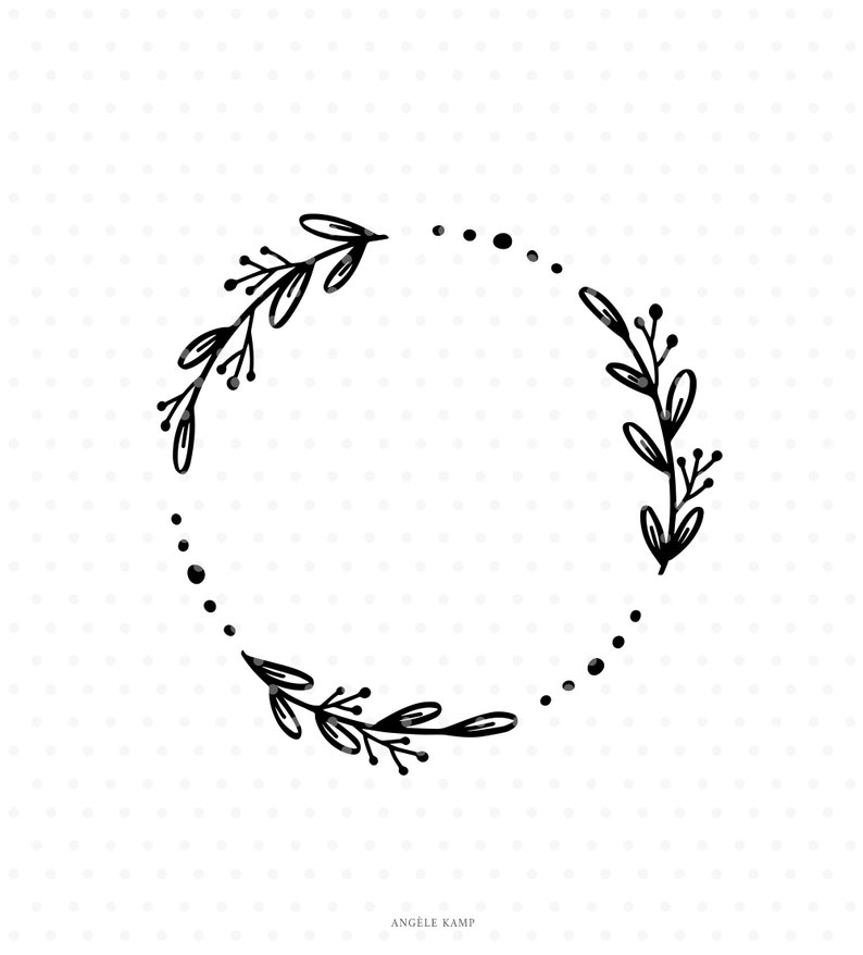 Puede incluir: Corona floral en blanco y negro con un borde de puntos. La corona est&aacute; hecha de hojas y bayas simples dibujadas a mano.