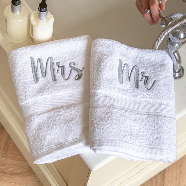 Mr and Mrs Embroidered Bath Towels - Ultimate Couple Gift for Weddings and Anniversaries