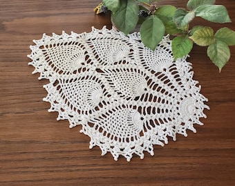 Pineapple Doily, 11 x 14" Crochet Doily Centerpiece, Vintage Home Décor