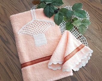 Vintage Bath Towel & Washcloth Set, Crochet Basket, Home Décor, Pretty 1980s Peach, New Tag Attached