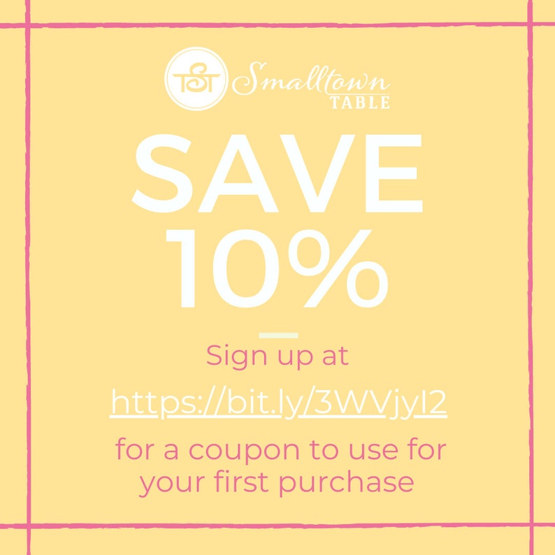 Puede incluir: Un gr&aacute;fico amarillo y rosa con el texto "SAVE 10%" y el texto "Reg&iacute;strese en https://bit.ly/3WVjyl2 para obtener un cup&oacute;n para usar en su primera compra".