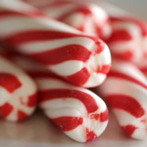Bastones de caramelo de menta, mentas para después de cenar, dulces para armar una caja