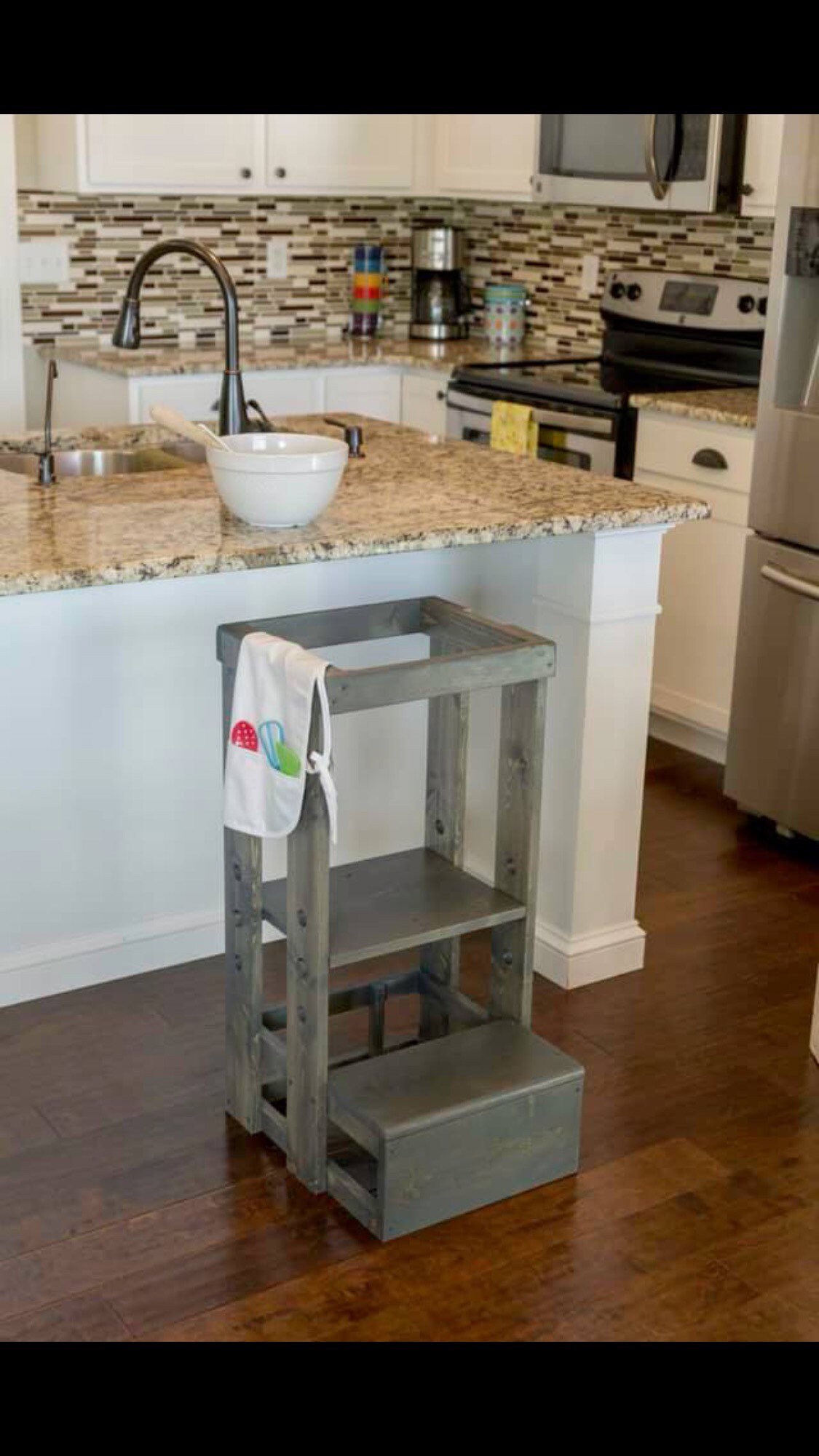 Modern Step Stool For Kitchen / The clean, modern design will fit into