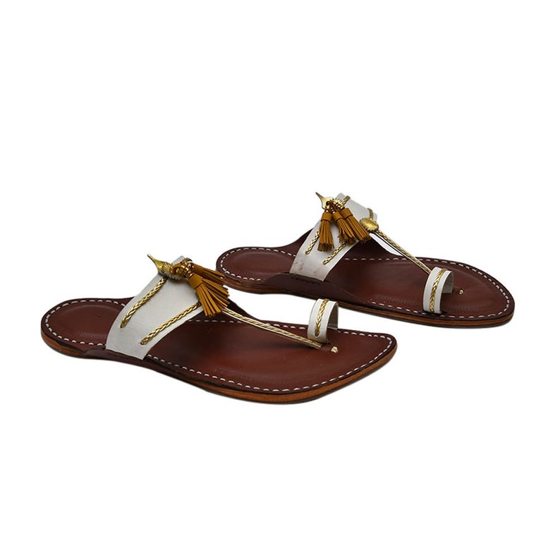 kolhapuri chappal white