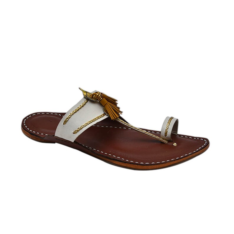 kolhapuri chappal white