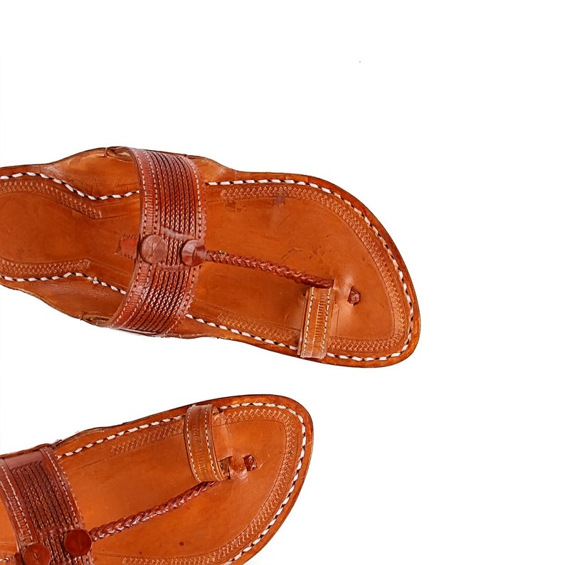 kolhapuri heel chappal