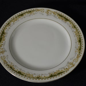 Signature Queen Ann Dessert Plate
