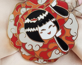 1.75" Twirling Girando Geisha Esmalte Pin