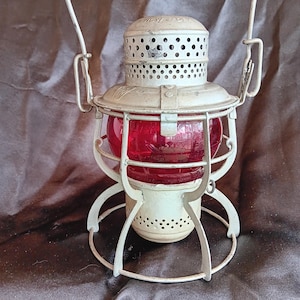 Vintage 1925 PRR Railroad Lantern - Pennsylvania Railroad - Armspear NY Red Globe