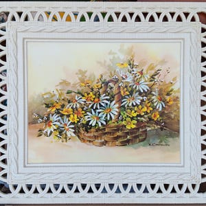 Vintage Homco Daisy Basket Wall Art – Faux Wicker Frame – 1977 Floral Print by K. Creations – Cottagecore Farmhouse Decor